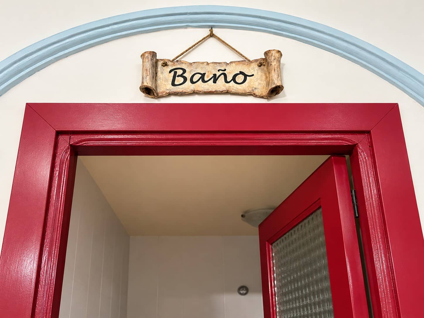 Cuarto de baño bajo de La Casa de la Tercia